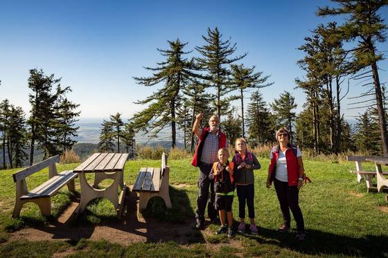 Wandern mit den Großeltern (c) Burgenland Tourismus - Andreas Hafenscher