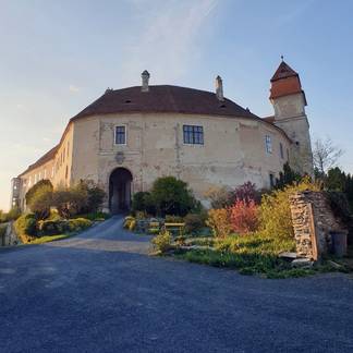 Burg Berngstein (c) Archiv Almasy.