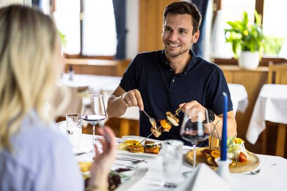 Abendessen mit Wein beim Krutzler im Südburgenland (c) Klemens König