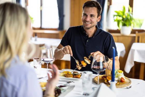 Abendessen mit Wein beim Krutzler im Südburgenland (c) Klemens König